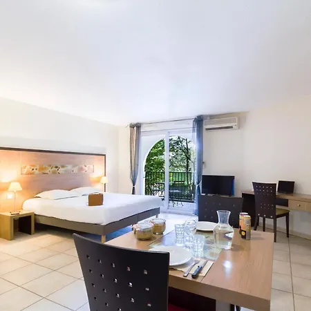 Ξενοδοχείο με διαμερίσματα Garden & Aix En Provence - Rousset (Bouches-du-Rhone)